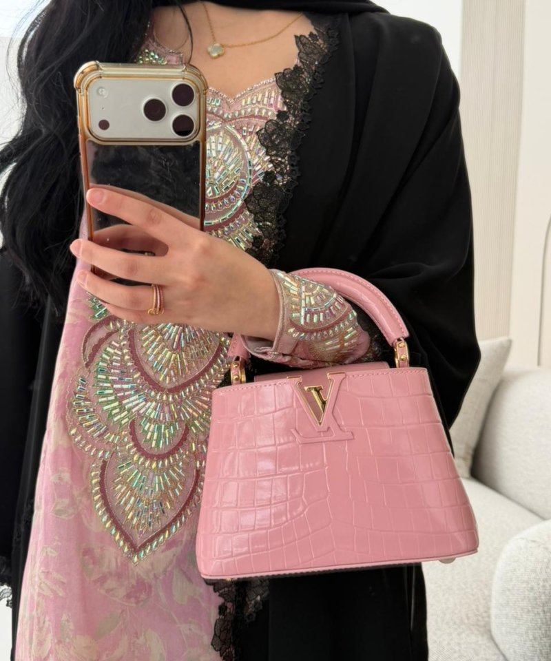Alternative view of ABAYA L210