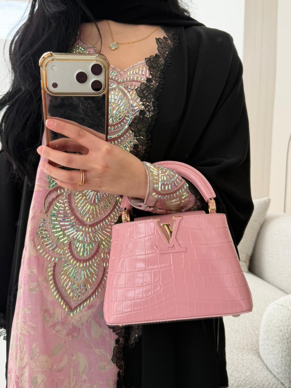 Alternative view of ABAYA L210