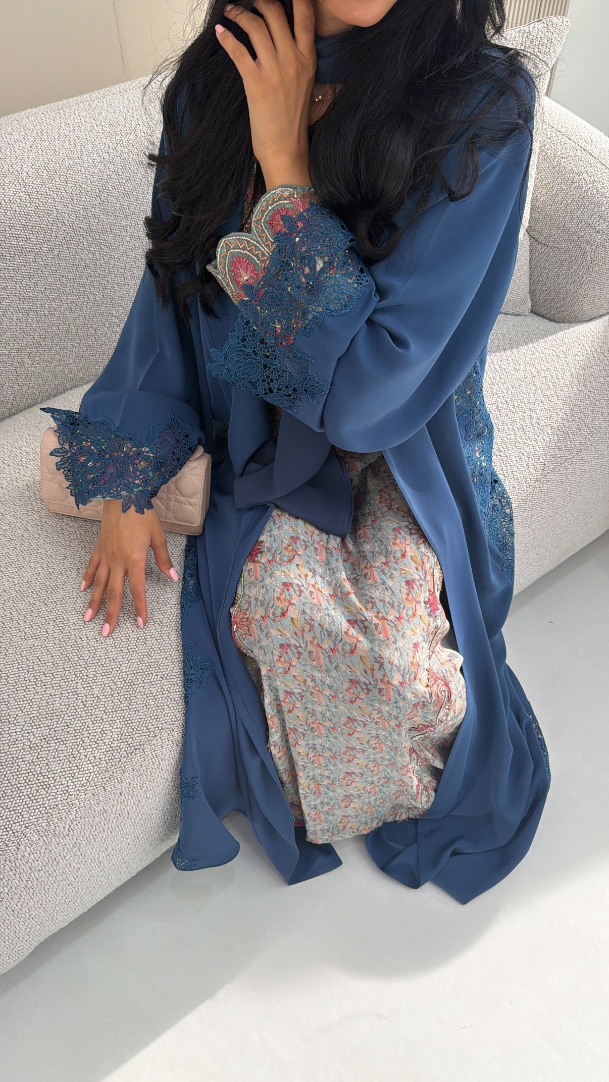 Alternative view of ABAYA L221