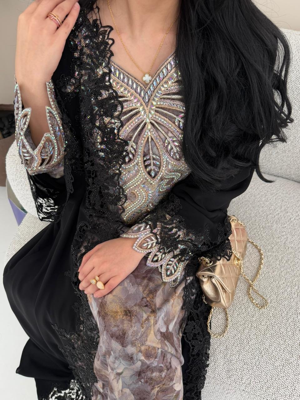 Alternative view of ABAYA L211￼