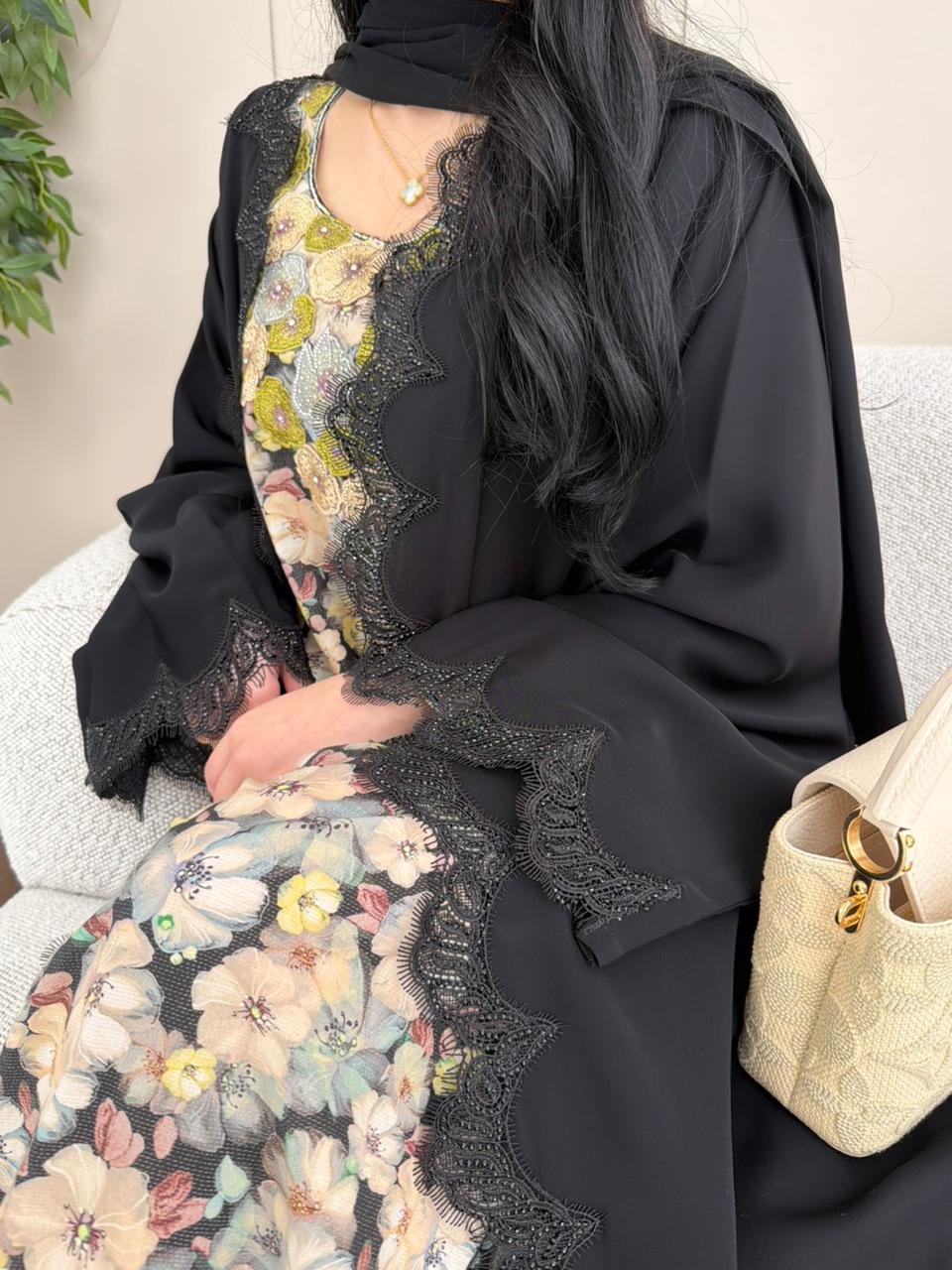 Alternative view of ABAYA L212