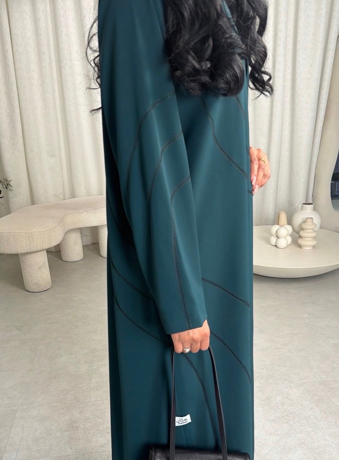 Alternative view of ABAYA L229