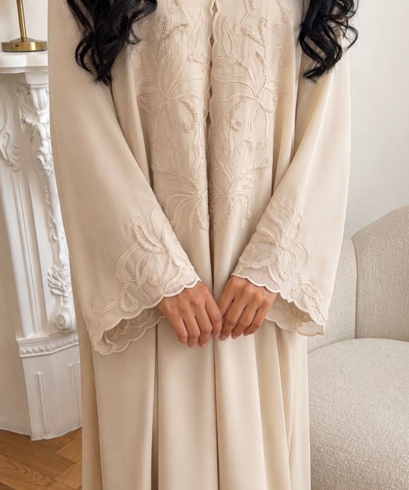 Alternative view of ABAYA L239